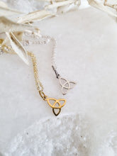 Load image into Gallery viewer, Triquetta Necklace Stainless steel