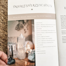 Load image into Gallery viewer, Kristall Magie Buch - Ein Guide um dir die Magie der Edelsteine näher zu bringen - Hex + Stones