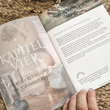 Load image into Gallery viewer, Kristall Magie Buch - Ein Guide um dir die Magie der Edelsteine näher zu bringen - Hex + Stones