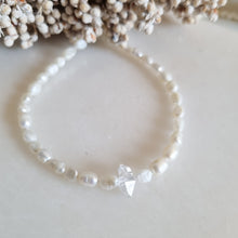 Load image into Gallery viewer, Freshwater pearls bracelet with herkimer diamond

