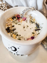Load image into Gallery viewer, White Witch Candle Cup with Crystals and Dried Flowers - Whisky Scent
