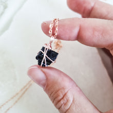 Load image into Gallery viewer, Black Tourmaline Necklace rose Gold, 45cm - 50cm
