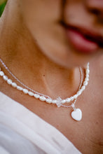 Load image into Gallery viewer, Heart Necklace mother of pearls
